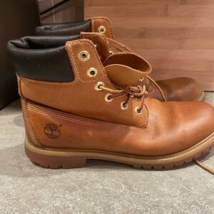 Woman size 9 Timberland work boots.